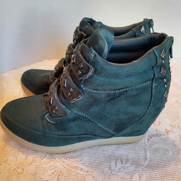 Candie's Shoes - Candies ankle booties, 7.M Excellent Condition